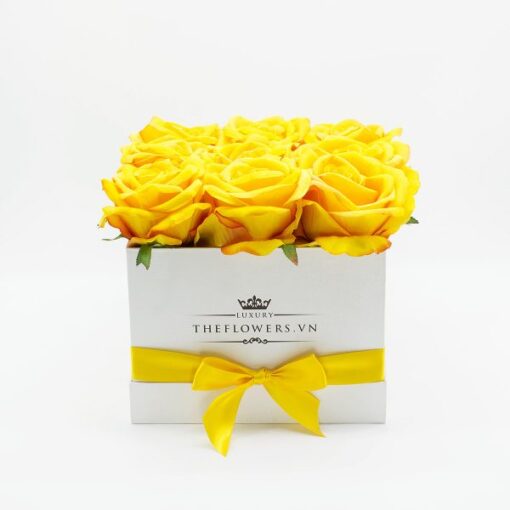 Hoa lụa hộp vuông - Màu vàng