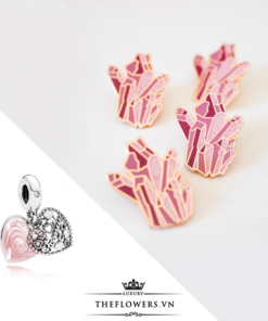 hat-charm-trang-men-pandora-love-makes-a-family-dangle-charm