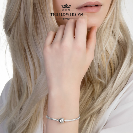 vong-pandora-moments-smooth-silver-clasp-bracelet