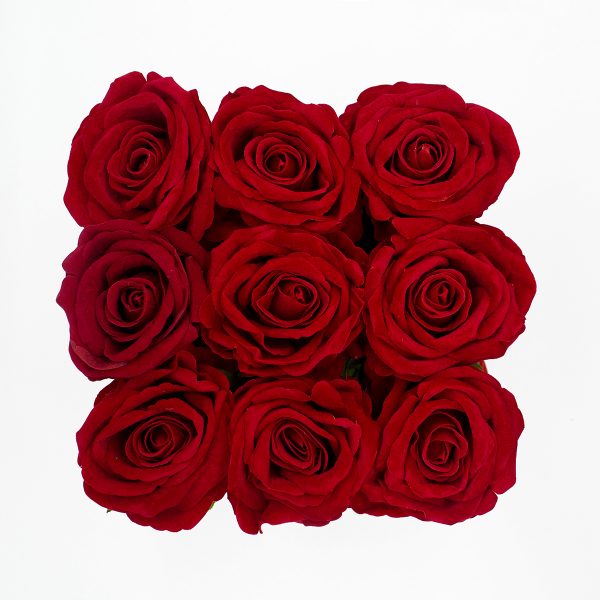 Hoa hồng lụa màu đỏ là món quà được người người tin tưởng gửi tặng qua tế giới điện hoa 20 10