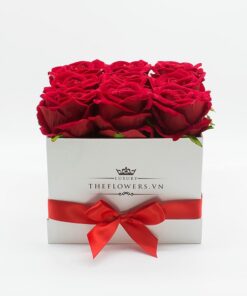 Hoa hồng lụa màu đỏ hộp vuông trắng trang nhã - Dịch vụ điện hoa 20 10