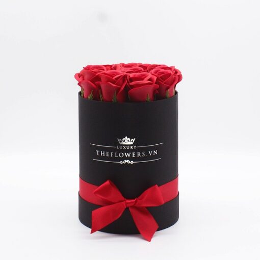 Hoa hồng sáp màu đỏ hộp tròn đen size S - Dịch vụ điện hoa Hà Nội