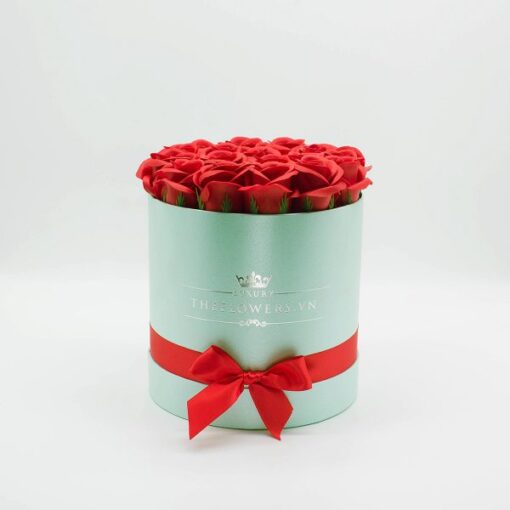quà tặng 20 10 : Hoa hồng sáp màu đỏ hộp tròn màu xanh biển