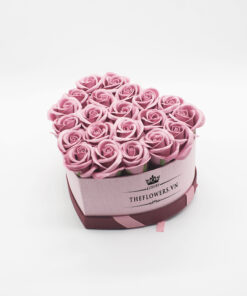 Hoa sáp màu hồng đất hộp trái tim hồng size S