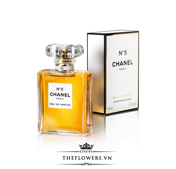 qua-tang-ban-gai-20-thang-10-nuoc-hoa-chanel-n5-edp