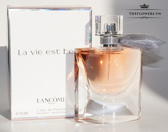 qua-tang-ban-gai-20-thang-10-nuoc-hoa-lancome