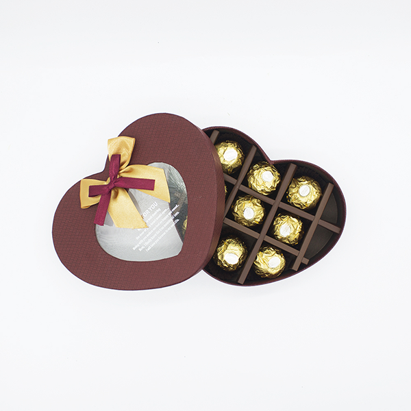 qua-8-thang-3-cho-ban-gai-socola-valentine-ferrero-hop-9-vien
